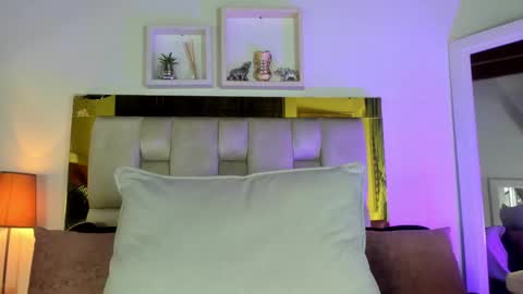 Isabella online show from October 10, 2025, 11:53 am