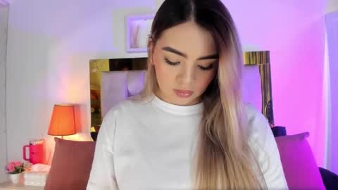 Isabella online show from November 19, 2025, 1:00 pm