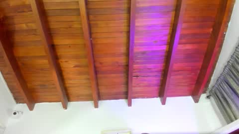 Isabella online show from December 3, 2025, 12:03 pm