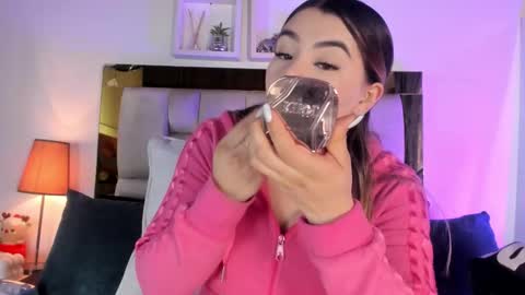 Isabella online show from February 9, 2026, 12:09 pm