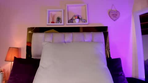 Isabella online show from April 24, 2026, 12:07 pm