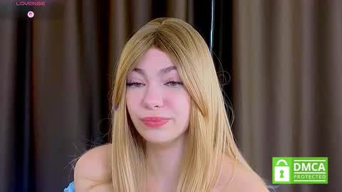 Snapshot of _emilyzortea_ chatting on October 10, 2025, 8:35 am Emily online show from October 10, 2025, 8:35 am