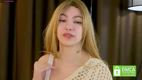 Snapshot of _emilyzortea_ chatting on October 26, 2025, 8:20 am Emily online show from October 26, 2025, 8:20 am