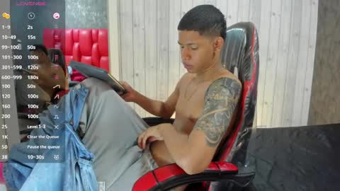 _erick_j online show from April 22, 2026, 8:21 pm