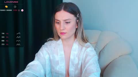 Snapshot of _esmeraldiyaa_ chatting on January 6, 2025, 10:37 pm _esmeraldiyaa_ online show from January 6, 2025, 10:37 pm