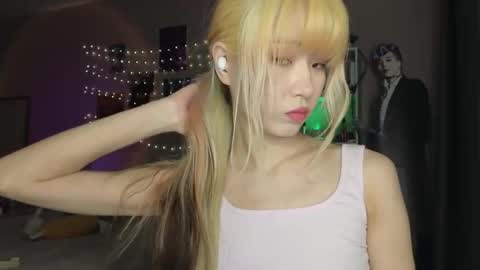 EveEva online show from November 23, 2025, 1:16 am