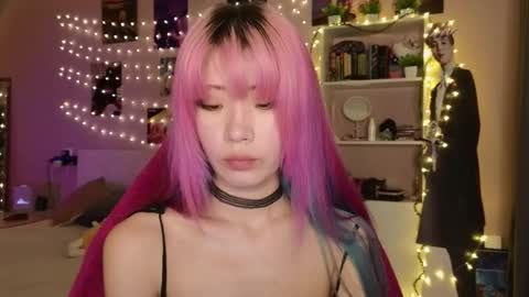 EveEva online show from March 1, 2026, 3:30 am