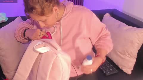 bigboobs evelyn online show from December 30, 2024, 3:25 am