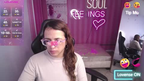 Snapshot of _evoni_b chatting on September 19, 2025, 12:39 pm  evoni  online show from September 19, 2025, 12:39 pm