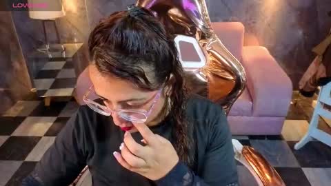 Snapshot of _evoni_b chatting on October 26, 2025, 7:42 pm  evoni  online show from October 26, 2025, 7:42 pm