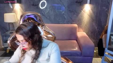 Snapshot of _evoni_b chatting on October 27, 2025, 12:42 pm  evoni  online show from October 27, 2025, 12:42 pm