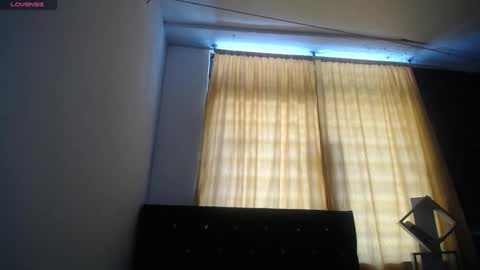  Exa help me position myself with your thumb up thanks  online show from December 21, 2025, 3:41 pm