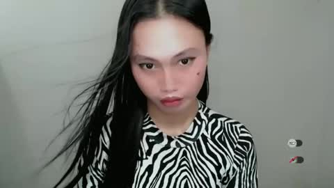 STEFFANNY WELL. online show from December 8, 2024, 6:06 pm