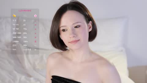 Essie  online show from March 9, 2025, 12:42 pm