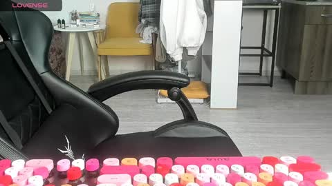 Snapshot of _feralberry__ chatting on March 26, 2026, 8:42 am Alis online show from March 26, 2026, 8:42 am