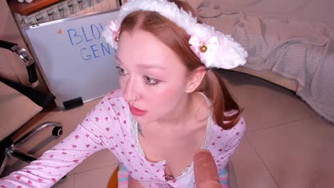 Lola 3  online show from January 12, 2025, 5:54 pm
