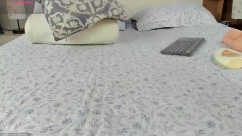 Snapshot of _fullmoon chatting on December 2, 2025, 8:15 pm fullmoon online show from December 2, 2025, 8:15 pm