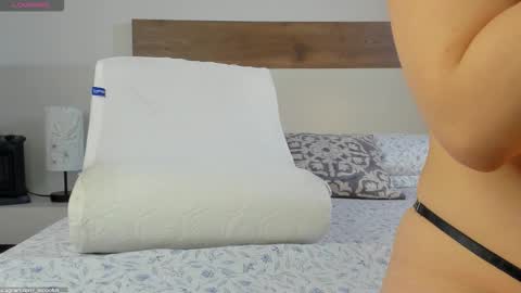 Snapshot of _fullmoon chatting on December 3, 2025, 9:02 pm fullmoon online show from December 3, 2025, 9:02 pm