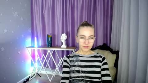 _greybunny_ online show from September 10, 2025, 9:09 am