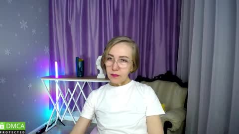 Snapshot of _greybunny_ chatting on October 22, 2025, 11:43 am _greybunny_ online show from October 22, 2025, 11:43 am