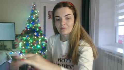 Snapshot of _hidden_frommymoom_ chatting on December 25, 2024, 10:50 am Criss4u online show from December 25, 2024, 10:50 am