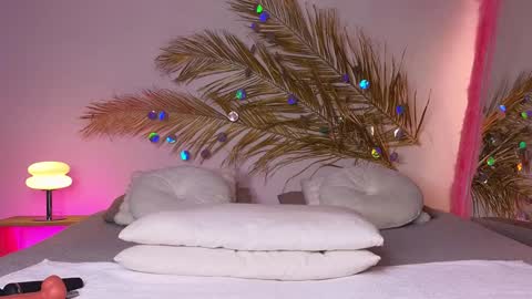 Holly online show from February 8, 2025, 5:29 am