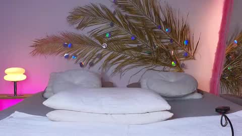 Holly online show from February 9, 2025, 7:27 am