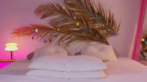 Holly online show from March 12, 2025, 7:24 am