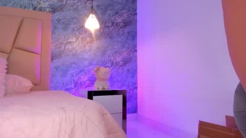 Snapshot of _hollywood_1 chatting on October 17, 2025, 12:36 am Hollywood online show from October 17, 2025, 12:36 am