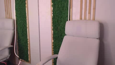 _honeyberry_ online show from April 9, 2026, 9:20 pm