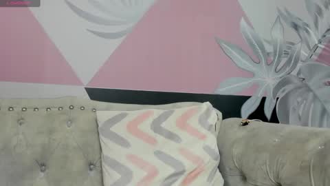 _iris_evans online show from December 19, 2024, 2:24 pm
