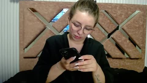 Snapshot of _isaabellaa chatting on June 8, 2026, 1:28 am Isa online show from June 8, 2026, 1:28 am