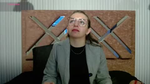 Snapshot of _isaabellaa chatting on June 18, 2026, 11:14 am Isa online show from June 18, 2026, 11:14 am