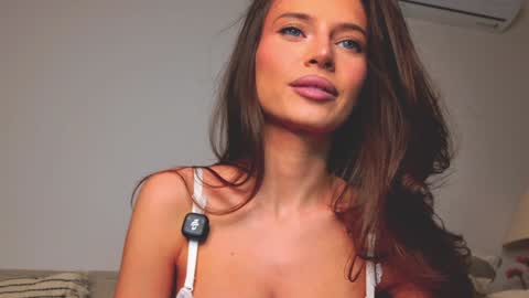 Snapshot of _isiah chatting on January 13, 2026, 11:10 pm isia online show from January 13, 2026, 11:10 pm