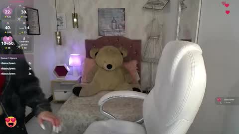 vivi online show from September 9, 2025, 7:57 pm