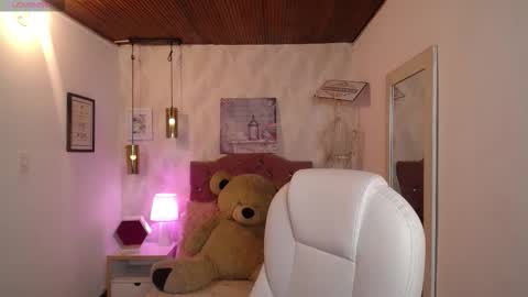 vivi online show from September 12, 2025, 7:58 pm