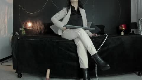 Miss Jade online show from December 31, 2024, 11:42 am