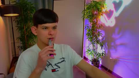 Snapshot of _jamesgray_ chatting on February 13, 2026, 3:08 pm James online show from February 13, 2026, 3:08 pm