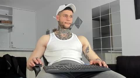 Snapshot of _jamesleandros chatting on January 2, 2025, 9:28 pm jeison online show from January 2, 2025, 9:28 pm