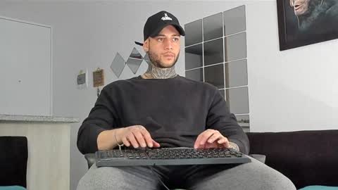 Snapshot of _jamesleandros chatting on February 1, 2025, 7:13 pm jeison online show from February 1, 2025, 7:13 pm