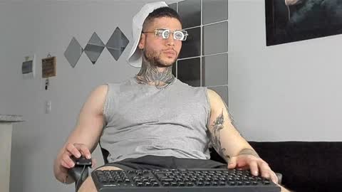 Snapshot of _jamesleandros chatting on February 3, 2025, 10:00 pm jeison online show from February 3, 2025, 10:00 pm