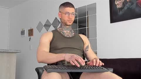 Snapshot of _jamesleandros chatting on February 4, 2025, 7:55 pm jeison online show from February 4, 2025, 7:55 pm