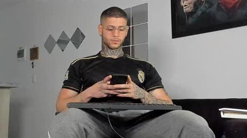 Snapshot of _jamesleandros chatting on February 28, 2025, 12:09 pm jeison online show from February 28, 2025, 12:09 pm
