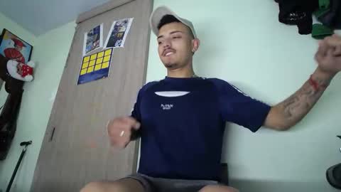 _jesussuarez online show from February 4, 2026, 2:39 am