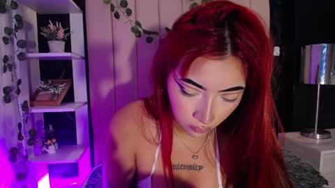 Mia online show from January 22, 2025, 3:51 pm