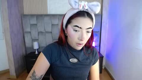 Mia online show from October 21, 2025, 2:18 pm