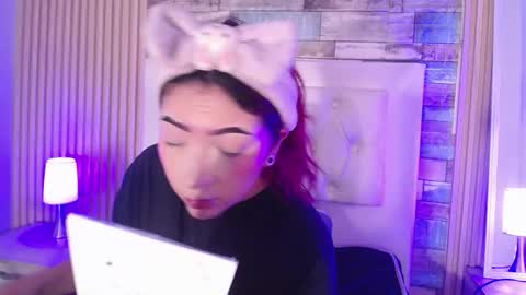 Mia online show from March 17, 2026, 1:03 pm