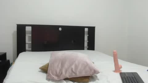 _jones_nathaly online show from September 9, 2025, 12:26 pm