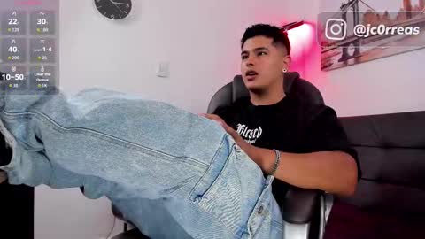 Snapshot of _juanes__ chatting on October 4, 2025, 10:30 pm _juanes__ online show from October 4, 2025, 10:30 pm