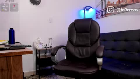 Snapshot of _juanes__ chatting on October 22, 2025, 8:08 pm _juanes__ online show from October 22, 2025, 8:08 pm